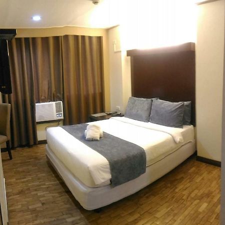 White Knight Hotel Cebu Stadt Exterior foto