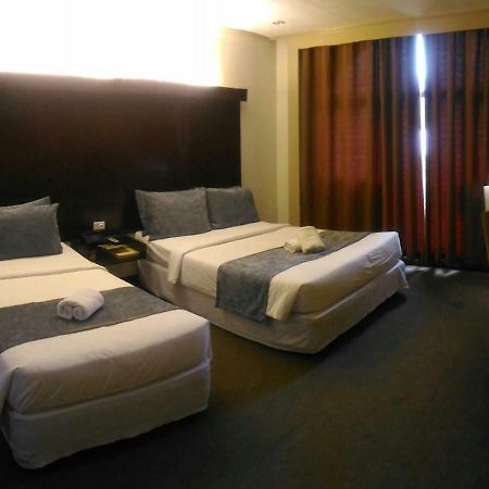 White Knight Hotel Cebu Stadt Exterior foto
